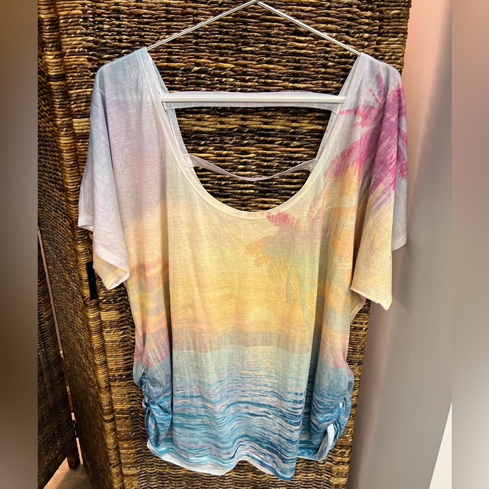 Maurices- Woman’s size: 2,‎ Beach multi color shirt, Two strips on back accent